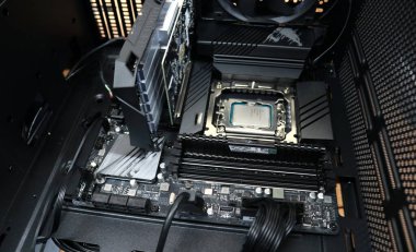 Elektronik dijital bir cihazdaki elektronik devre, yani işlemci, gelecekteki bir odaya benziyor.