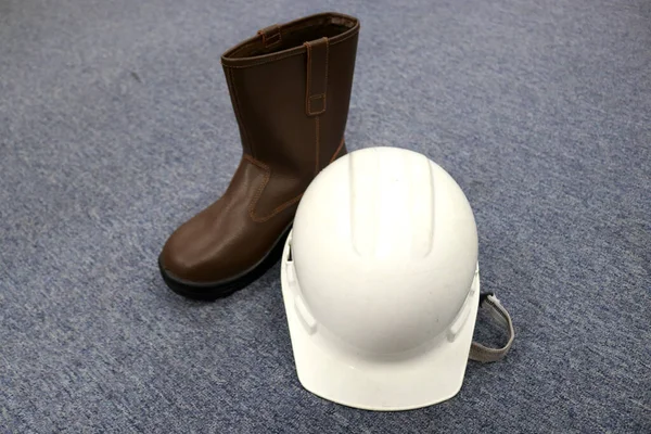 Safety helmets and safety shoes are equipment that must be used by construction workers to avoid work accidents