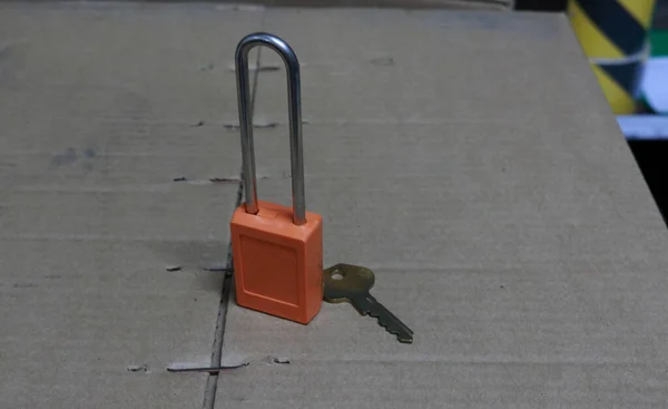 Çelikten Yapılmış Kilit Anahtarın Fotoğrafı Alet Eşyaları Güvende Tutmak Için — Stok fotoğraf