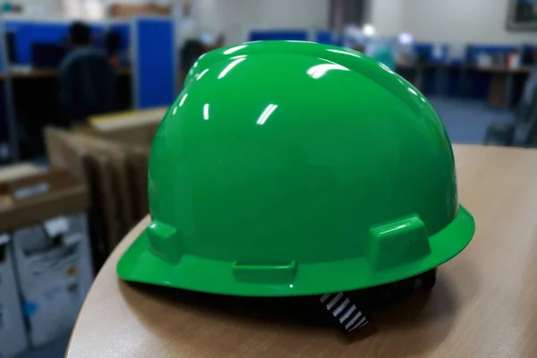 Зеленый Шлем Безопасности Комплекте Подвеской Подбородком Ремешок Головной Протектор Является — стоковое фото