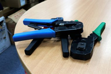 Kerpeten, işçiler ve tamirciler tarafından kullanılan aletlerdir.