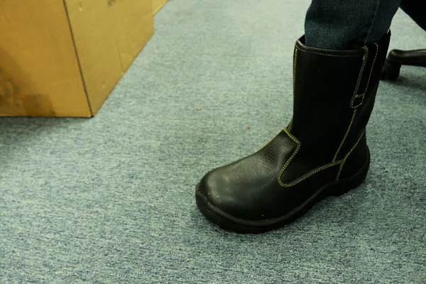Hűvös Csizma Napi Tevékenységek Védi Lábát Munkavállalók Ezeket Cipőket Lábvédelemként — Stock Fotó