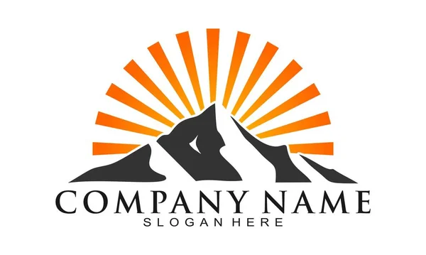 Doğa volkanı ve güneş vektör logosu