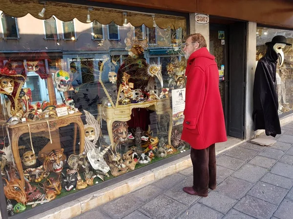 Venedik, İtalya - 2018. Venedik Meydanı 'ndaki şehir hayatı manzarası