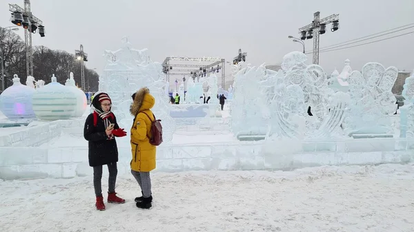 Moskova 'daki Gorky Park' ta buz ve kar figürleri festivali.