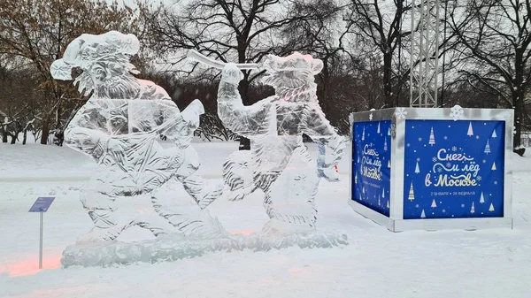 Moskova 'daki Gorky Park' ta buz ve kar figürleri festivali.