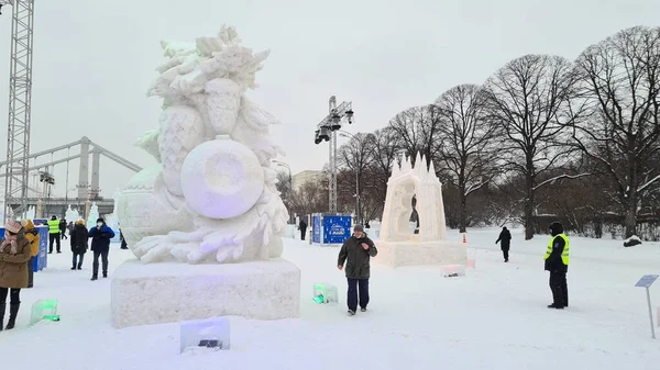 Moskova 'daki Gorky Park' ta buz ve kar figürleri festivali.