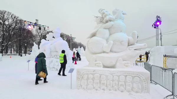 Moskova 'daki Gorky Park' ta buz ve kar figürleri festivali.