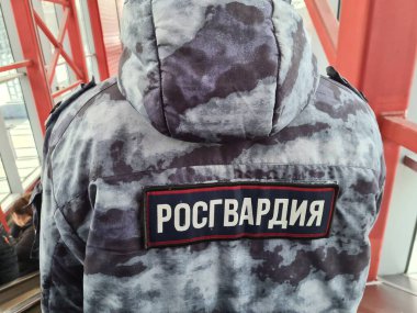 MOSCOW, Rusya - 21 Şubat 2022. Üniformalı gardiyan..  