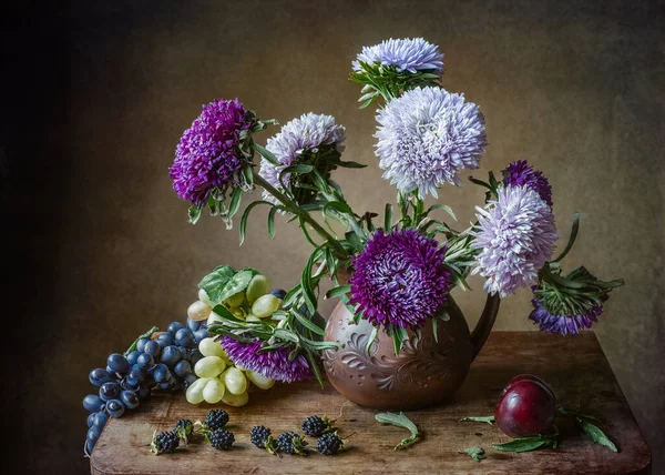 Paskalya çiçekleri ve üzümlü hayat