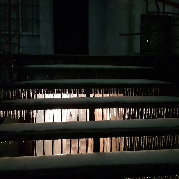 Icicles frozen in a row on the steps — Stok fotoğraf