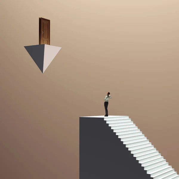 男人抬头看楼梯顶上的门 克服障碍和冒险的概念 这是一个3D渲染说明 — 图库照片