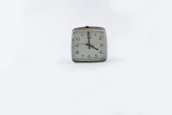 白い背景の上の古時計 — ストック写真