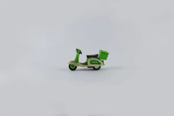 Sepeda Mainan Mini Pada Latar Belakang Putih — Stok Foto