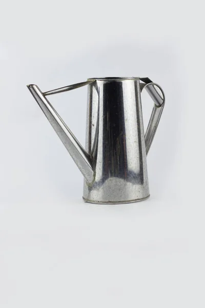 白い背景の上の金属の鍋 — ストック写真
