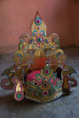 Endonezya 'dan dansçı aksesuarları, moda dansçısı tacı