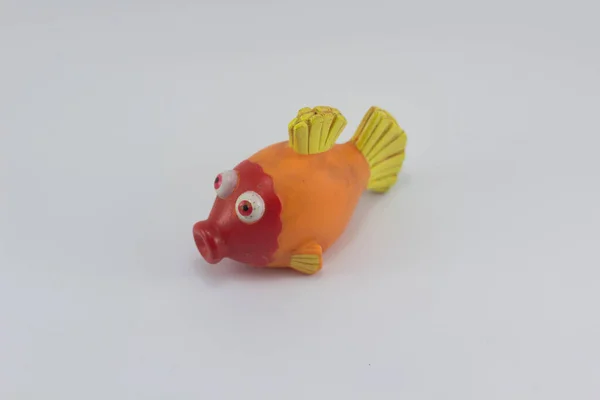 白色背景的玩具鱼 — 图库照片