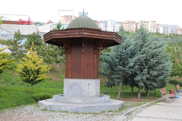 トルコアンカラEsertepeバレー公園と都市の景色 TrkiyeアンカラEsertepe Vadisi Park Ehir Manzaras — ストック写真