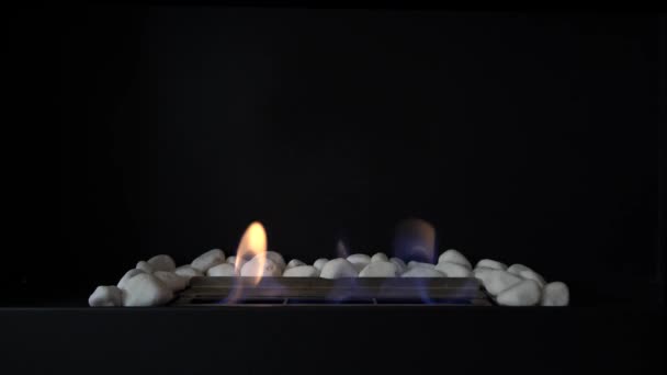 Chimenea Con Fuego Vioetanol Piedras Blancas — Vídeo de stock