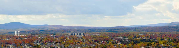 Облака Горный Панорамный Пейзаж Осенний Пейзаж Rock Forest Sherbrooke Quebec — стоковое фото