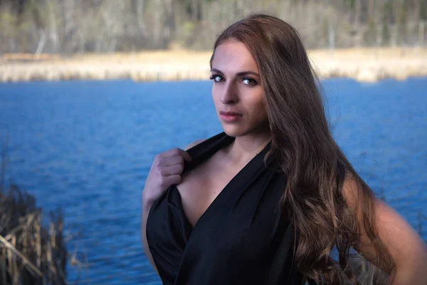 Portrait Woman Wearing Black Dress Lake Water Outdoor Nature Brunette — Photo