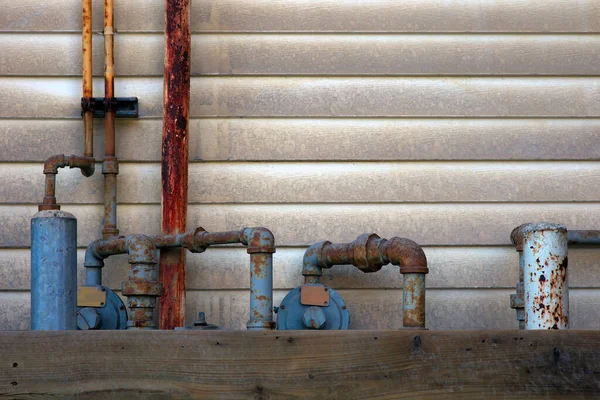 Pijpleiding Aardgas Inlaat Brandstof Apparatuur Vuile Muur Buiten Biogas Eenheid — Stockfoto