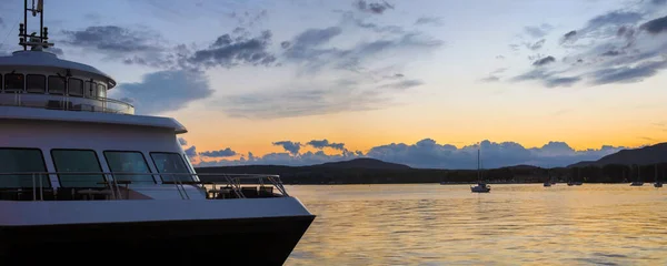 Boat Water Panoramic Landscape Orange Cloudy Sky Boats Memphremagog Lake — Stok fotoğraf