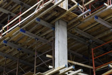 İnşaat metal yapısı beton gökdelen altyapısını inşaat aşamasında