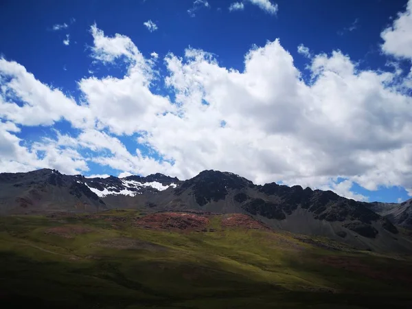 PAISAJE DE LA SIERRA PerUANA VİSTA DEL NEVADO RAJUNTAY