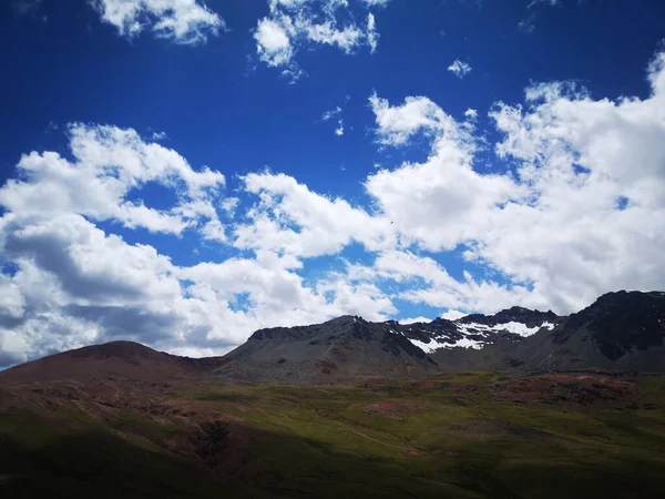 PAISAJE DE LA SIERRA PerUANA VİSTA DEL NEVADO RAJUNTAY