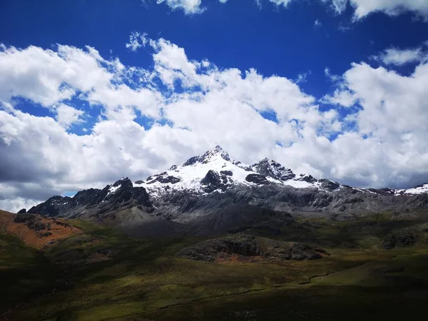 PAISAJE DE LA SIERRA PerUANA VİSTA DEL NEVADO RAJUNTAY