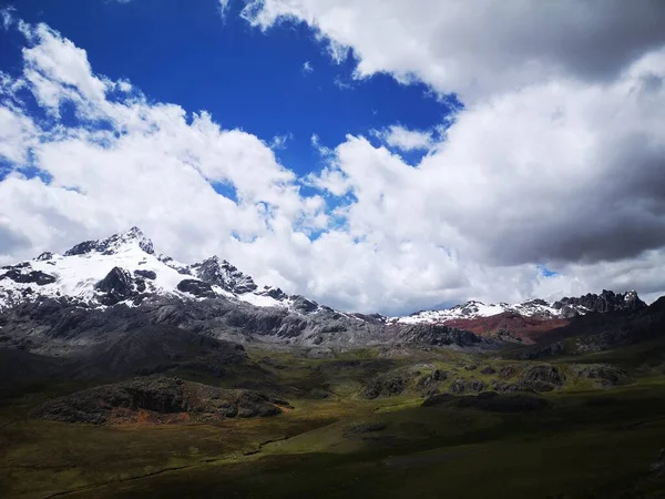 PAISAJE DE LA SIERRA PerUANA VİSTA DEL NEVADO RAJUNTAY