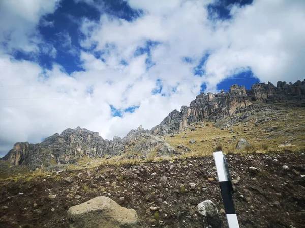 PAISAJE DE LA SIERRA PERUANA