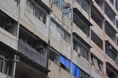 Causeway Körfezi 'ndeki eski apartmanlar, Hong Kong, 1 Ekim 2021 