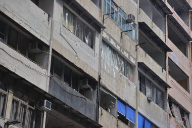 Causeway Körfezi 'ndeki eski apartmanlar, Hong Kong, 1 Ekim 2021 