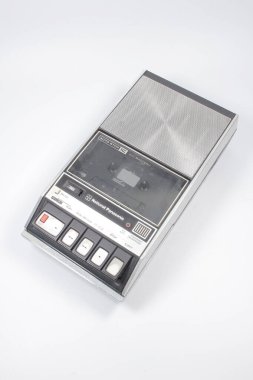 Kayıt cihazları ve kayıt cihazı beyaz arkaplanda izole edildi