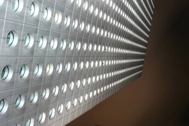 18 Eylül 2004. Hong Kong 'da dairesel pencereli Jardine Evi.