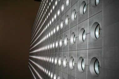 18 Eylül 2004. Hong Kong 'da dairesel pencereli Jardine Evi.