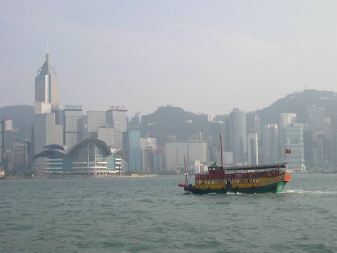 11 Haziran 2004 Victoria Limanı, Hong Kong 'da bir gezi gemisi.