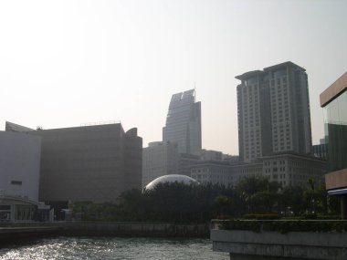11 Haziran 2004 'te Tsim Sha Tsui, Kowloon' da birçok turistik bölgede otel.