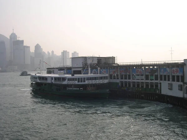 Junho 2004 Star Ferry Fazendo Uma Travessia Victoria Harbor — Fotografia de Stock