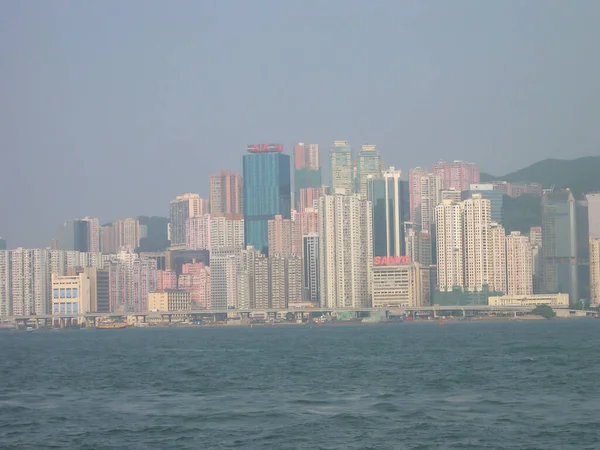 Haziran 2004 Kowloo Nun Doğusundaki Victoria Limanı Manzarası — Stok fotoğraf