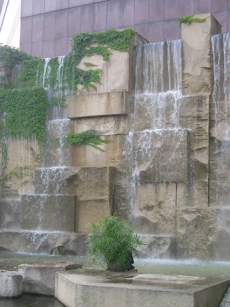 Czerwca 2004 Wodospad Sztuczny Parku Hong Kon — Zdjęcie stockowe