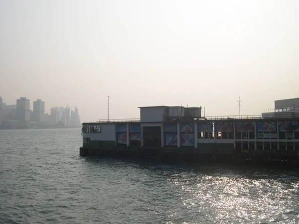 Июня 2004 Tsim Sha Tsui Star Ferry Pier Гонконг — стоковое фото