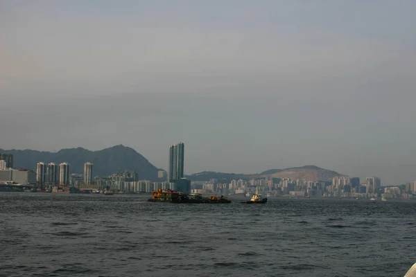 2004年7月15日香港维多利亚港以东天际线 — 图库照片