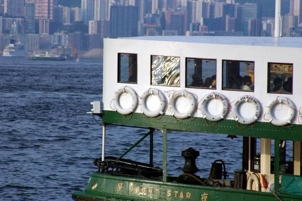 Ιουλίου 2004 Star Ferry Διασχίζει Λιμάνι Της Βικτώριας — Φωτογραφία Αρχείου