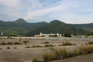 Tseung Kwan O 'daki sanayi bölgesindeki atık arazi.