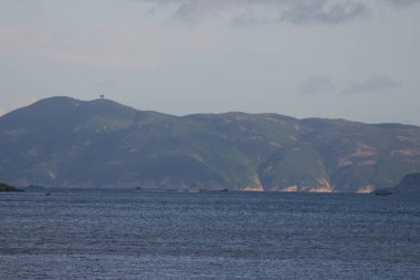 deniz manzarası ile bulutlu gün güzel yeşil ada