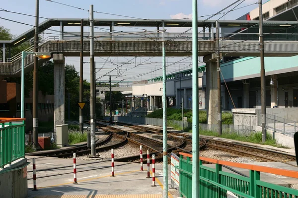 2004年8月16日香港の軽便鉄道システムである軽便鉄道を捉える — ストック写真