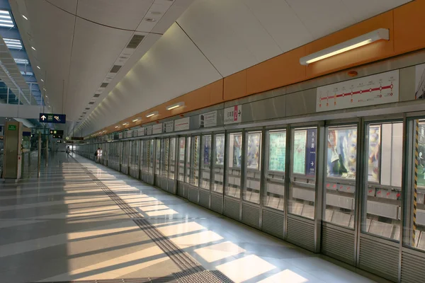 Aug 2004 Plataforma Tin Shui Wai Station Hong Kong — Fotografia de Stock